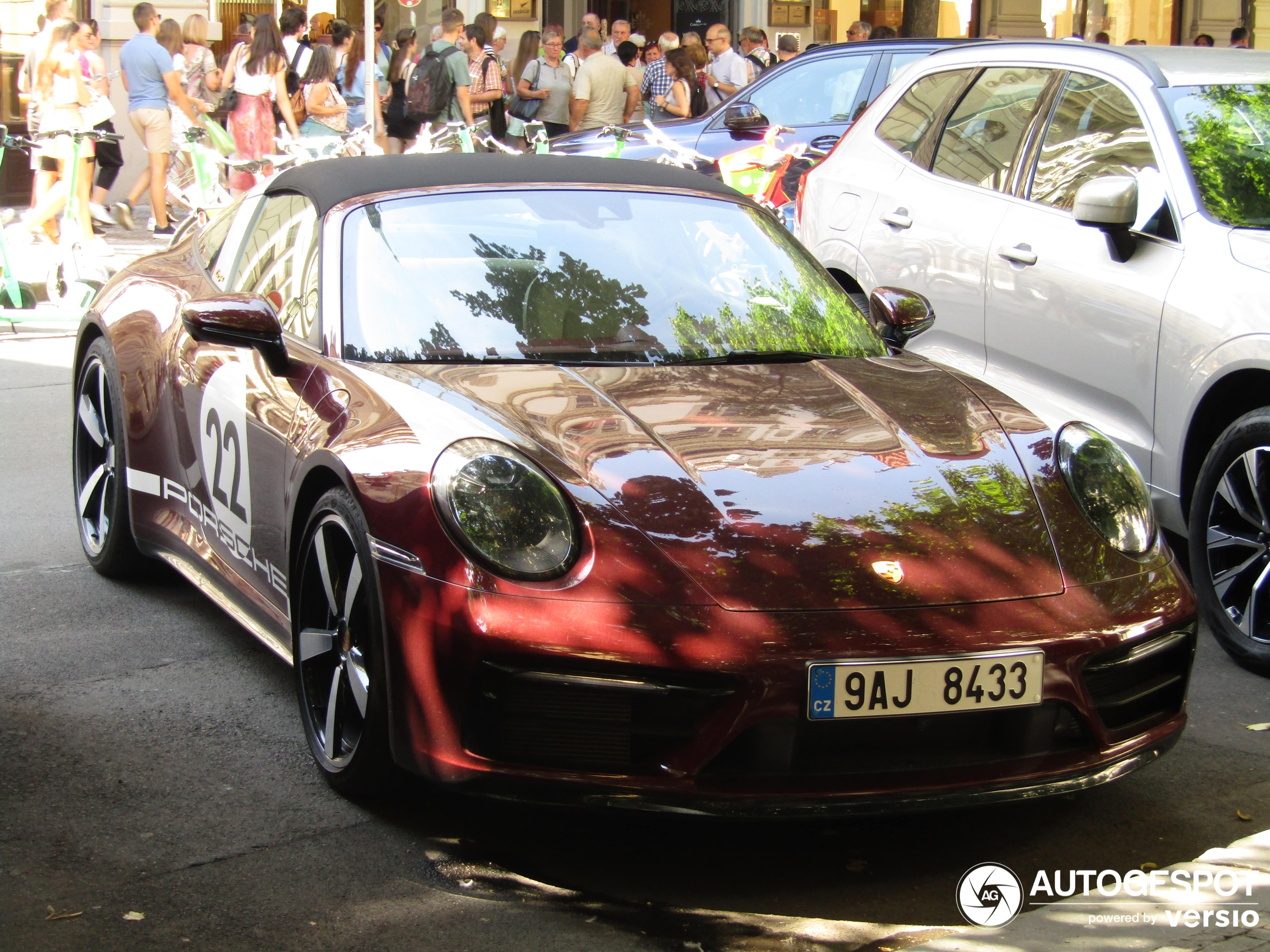 Porsche 992 Targa 4S Heritage Design Edition