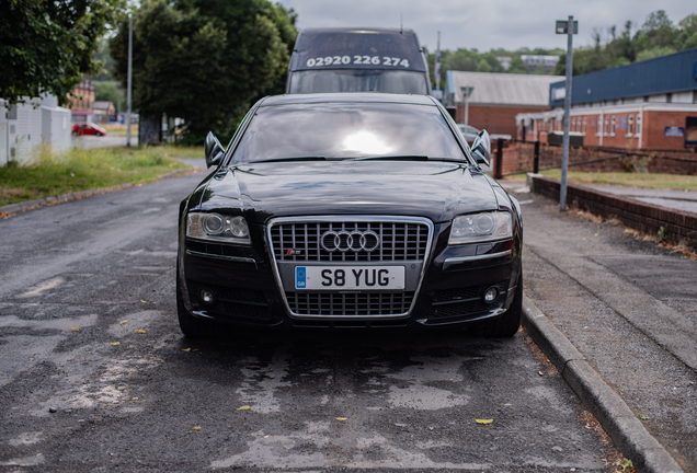 Audi S8 D3