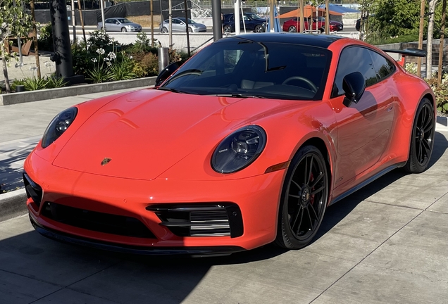 Porsche 992 Carrera 4 GTS