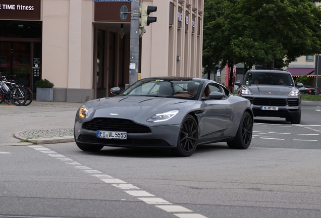 Aston Martin DB11