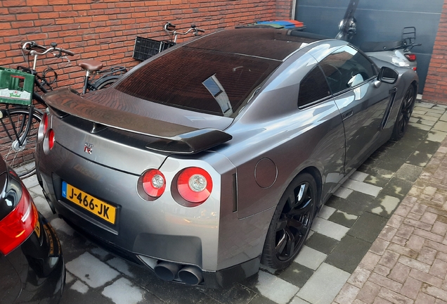 Nissan GT-R