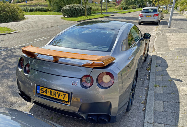 Nissan GT-R