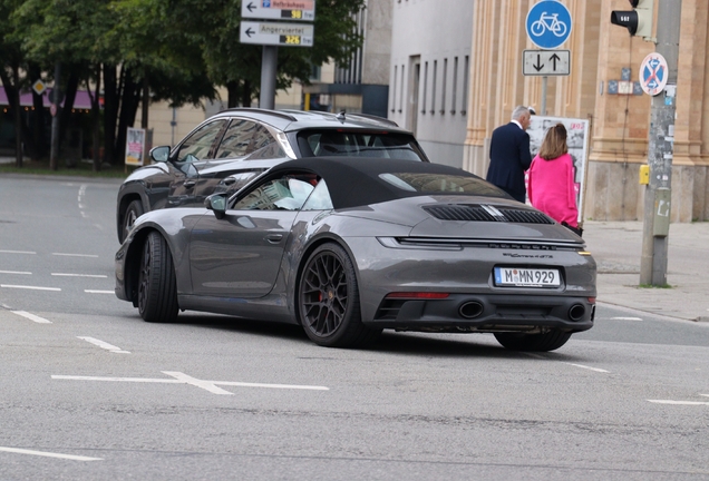 Porsche 992 Carrera 4 GTS