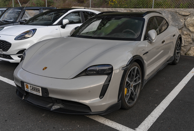 Porsche Taycan Turbo S Cross Turismo