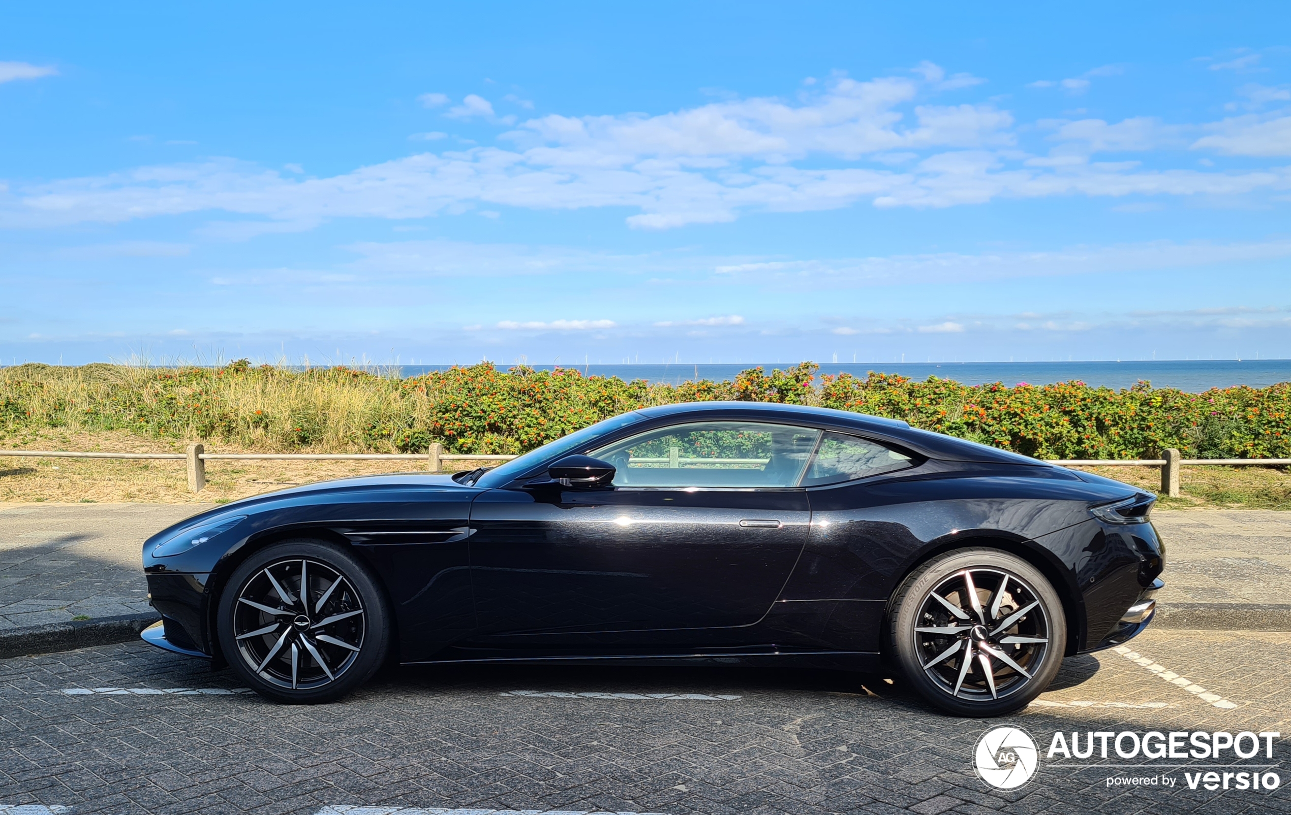 Aston Martin DB11 V8