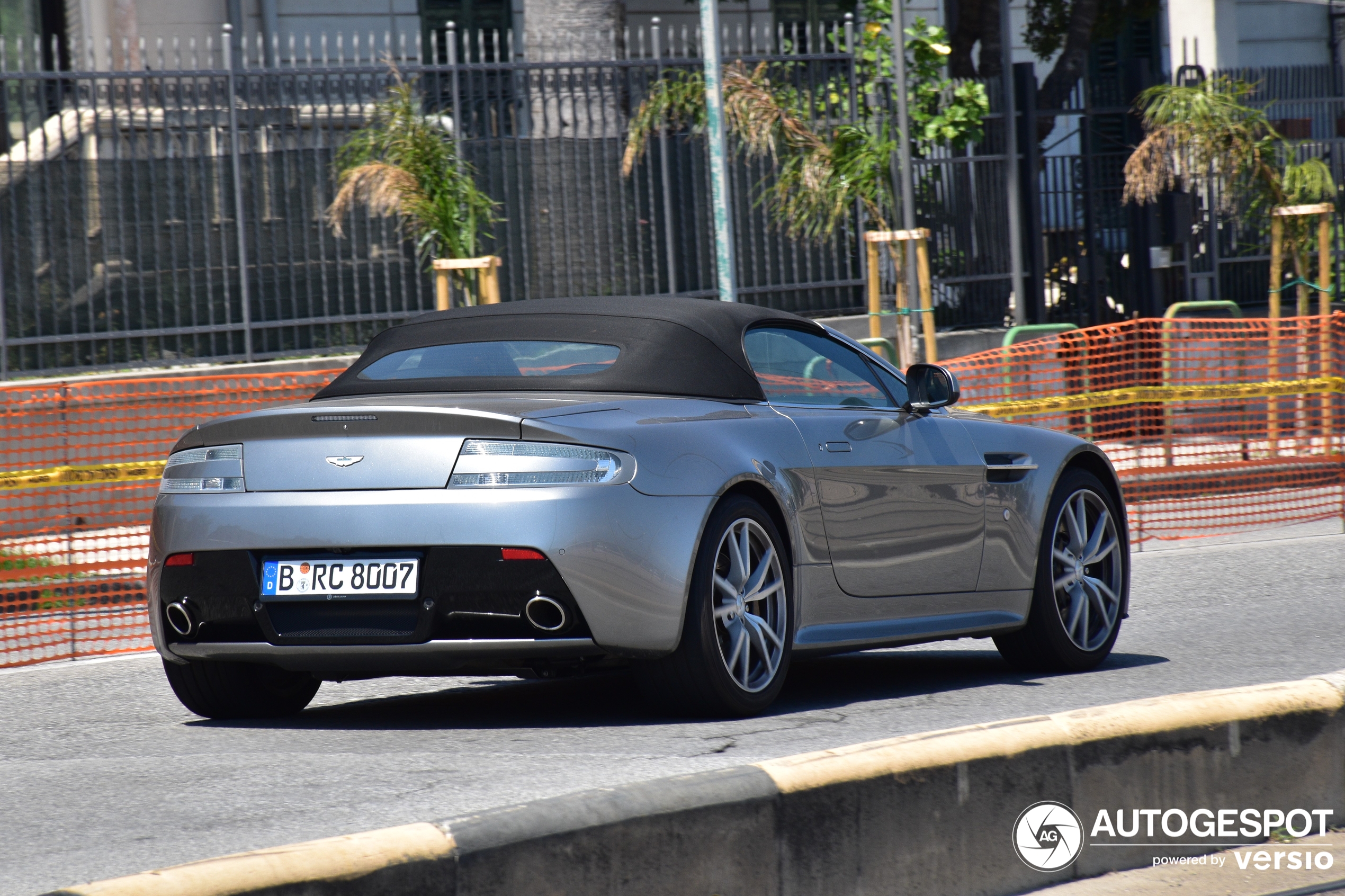 Aston Martin V8 Vantage Roadster 2012