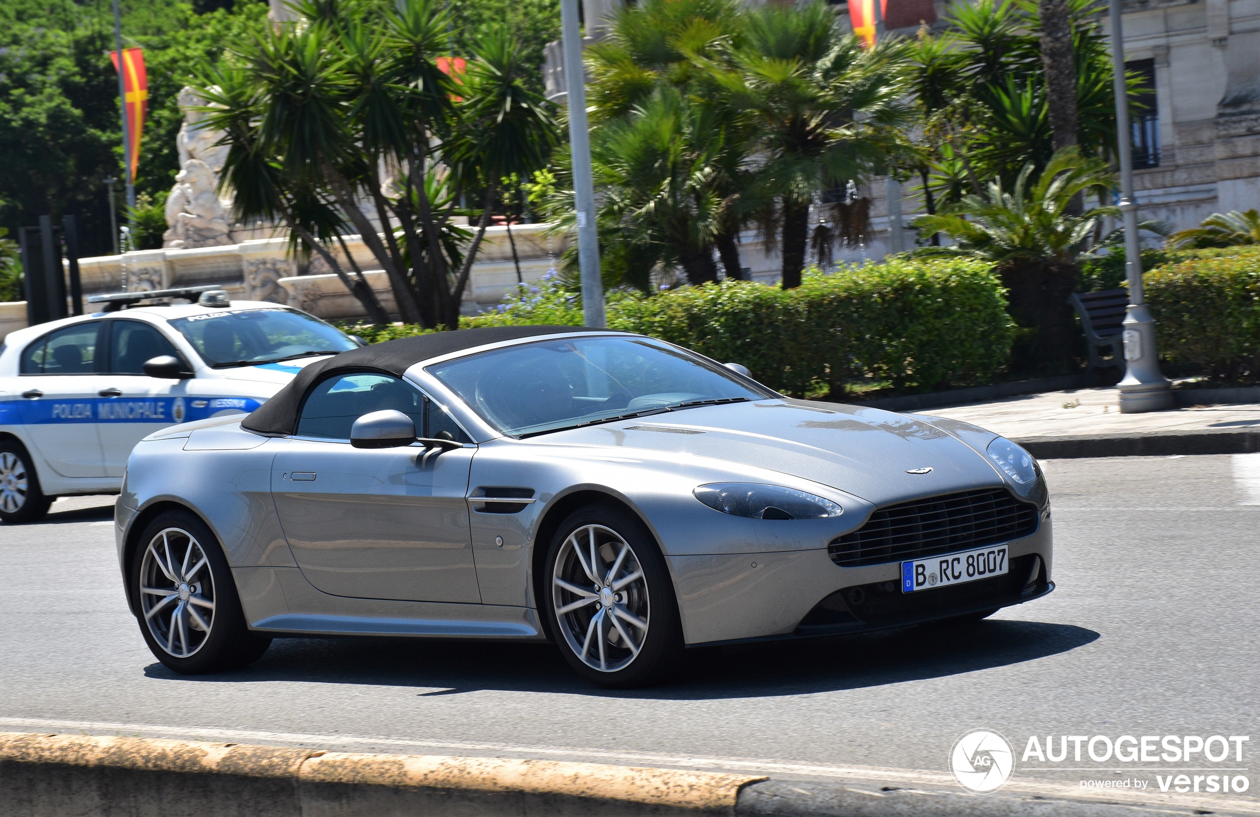 Aston Martin V8 Vantage Roadster 2012 - 5 agosto 2013 - Autogespot