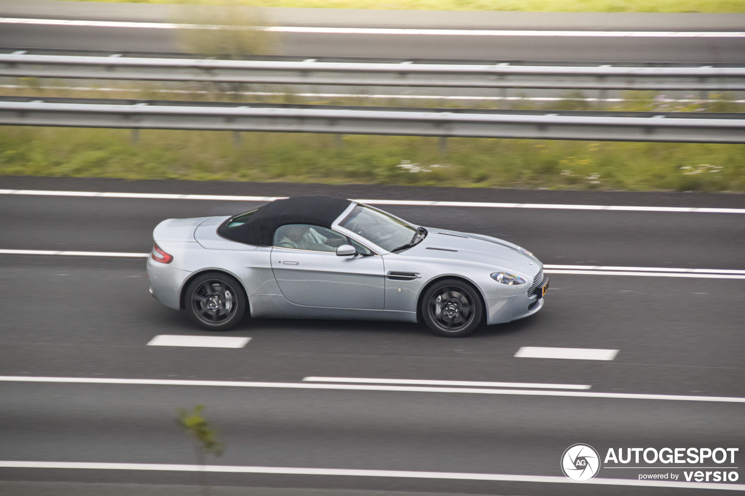 Aston Martin V8 Vantage Roadster