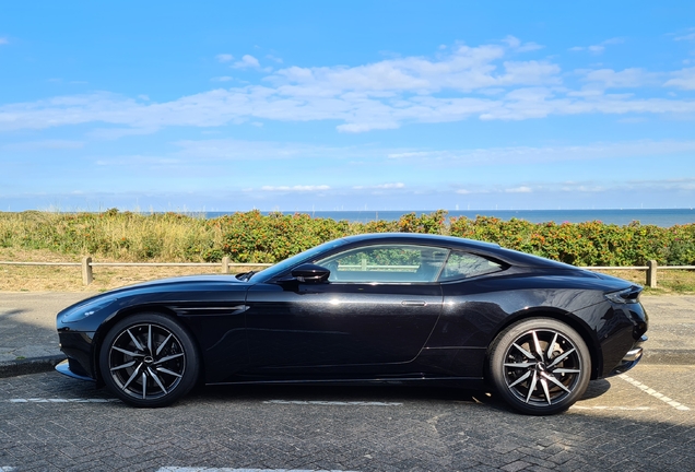 Aston Martin DB11 V8