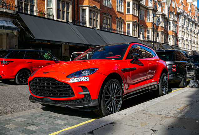 Aston Martin DBX707