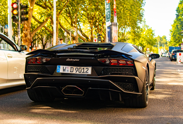 Lamborghini Aventador S LP740-4