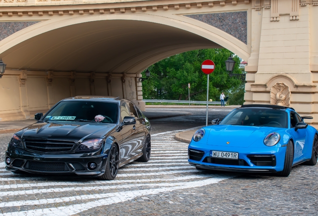 Porsche 992 Carrera 4 GTS