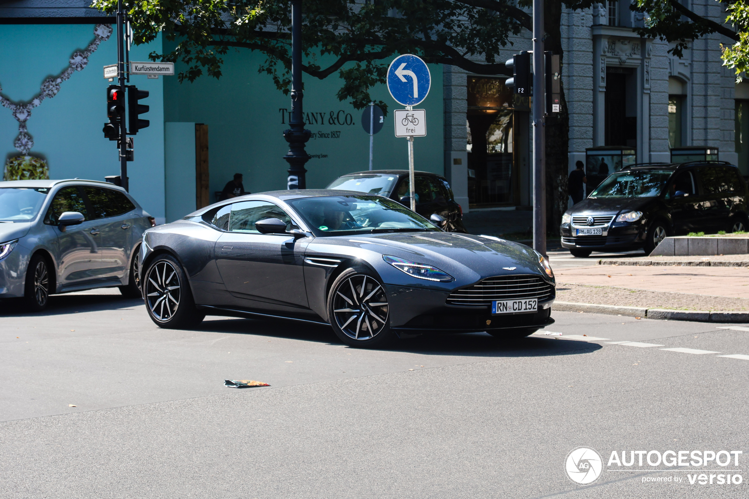 Aston Martin DB11 AMR