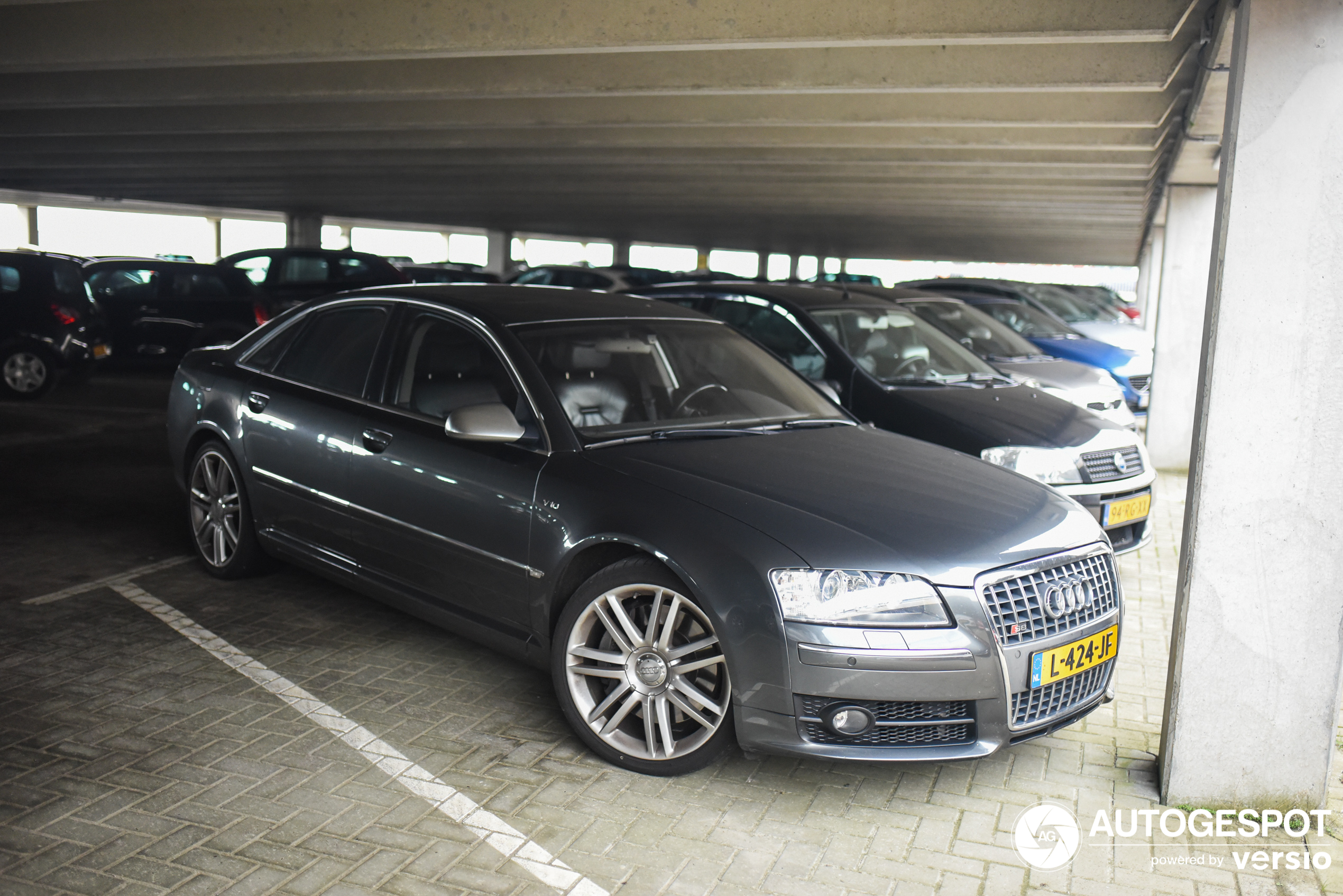 Audi S8 D3