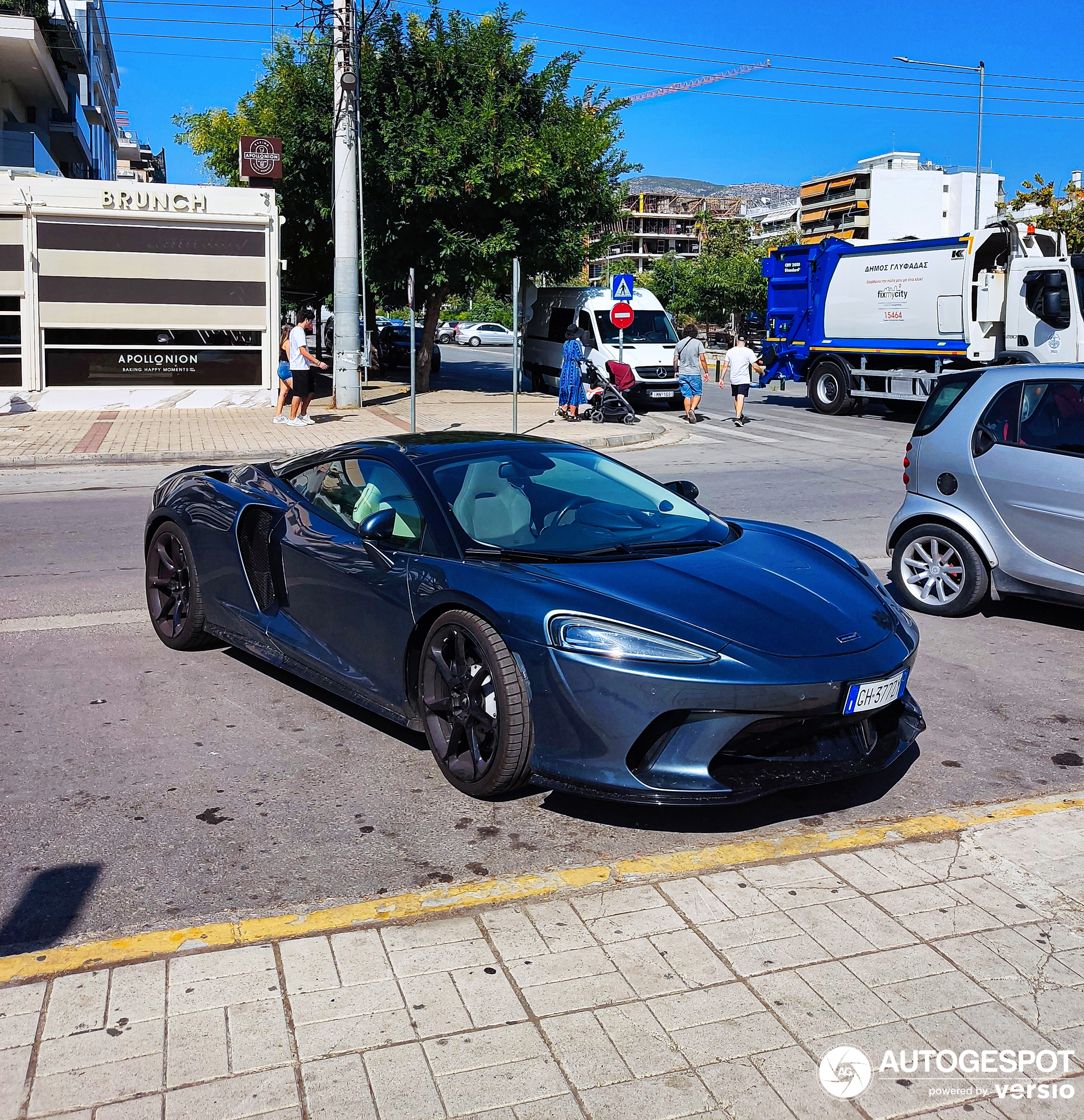 McLaren GT