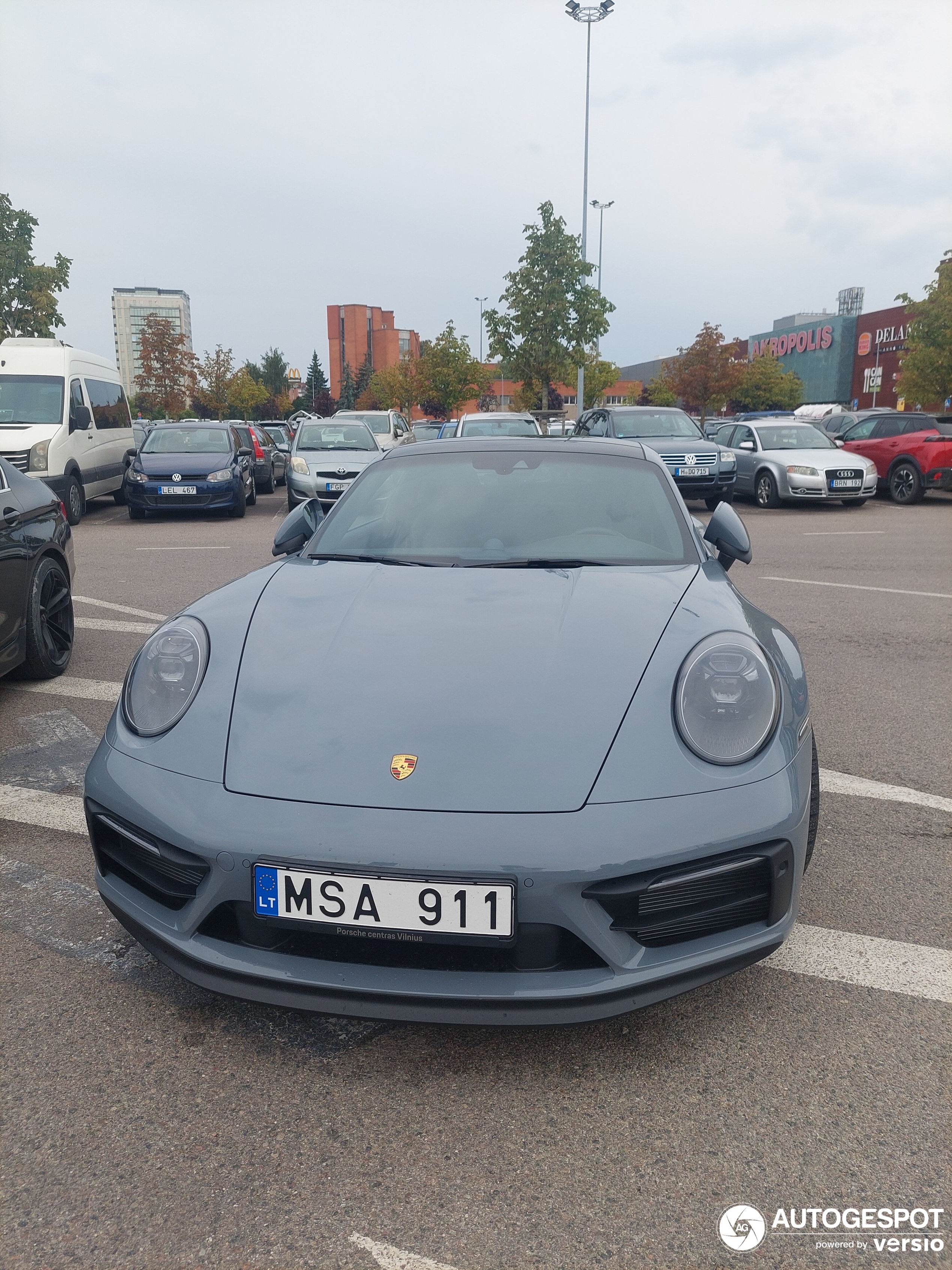 Porsche 992 Carrera 4 GTS