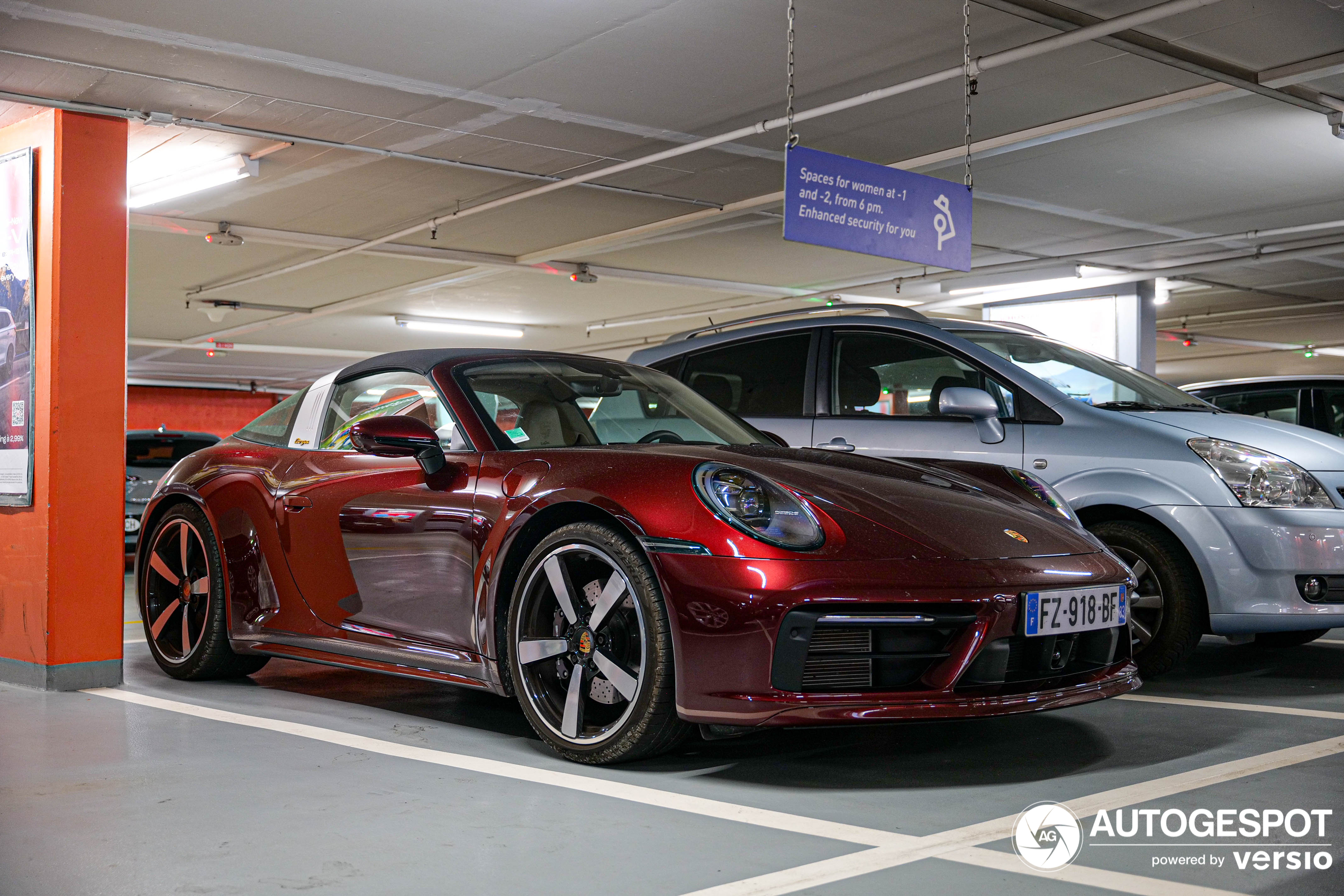 Porsche 992 Targa 4S Heritage Design Edition