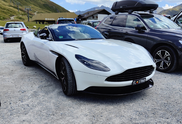 Aston Martin DB11 V8 Volante