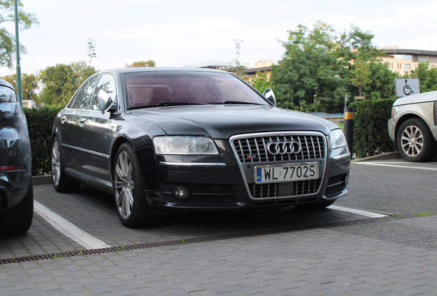 Audi S8 D3