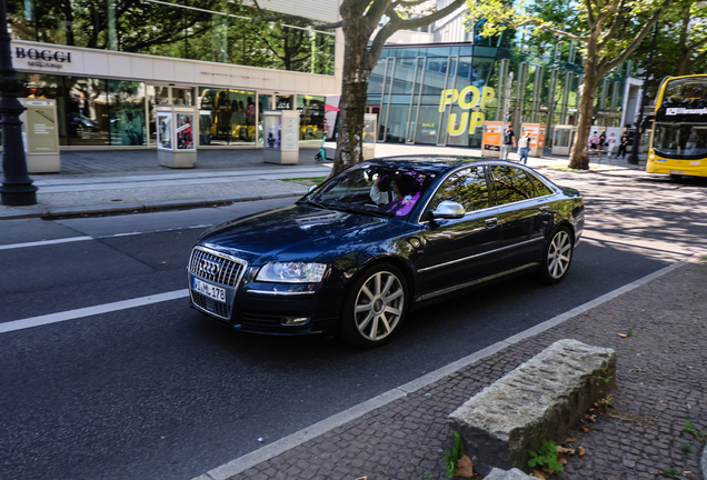 Audi S8 D3