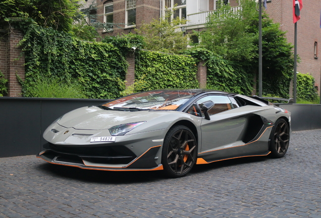 Lamborghini Aventador LP700-4 Roadster