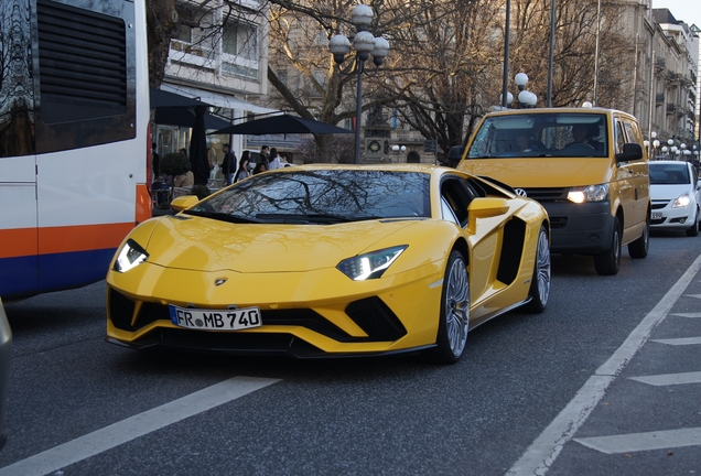 Lamborghini Aventador S LP740-4