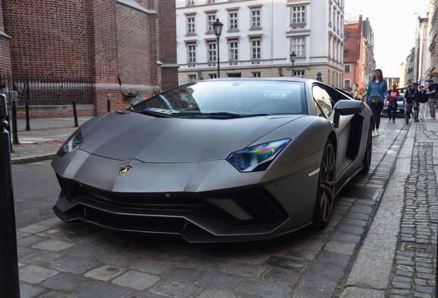 Lamborghini Aventador S LP740-4