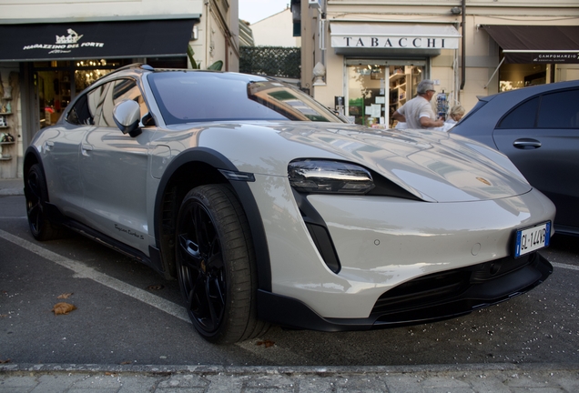 Porsche Taycan Turbo S Cross Turismo