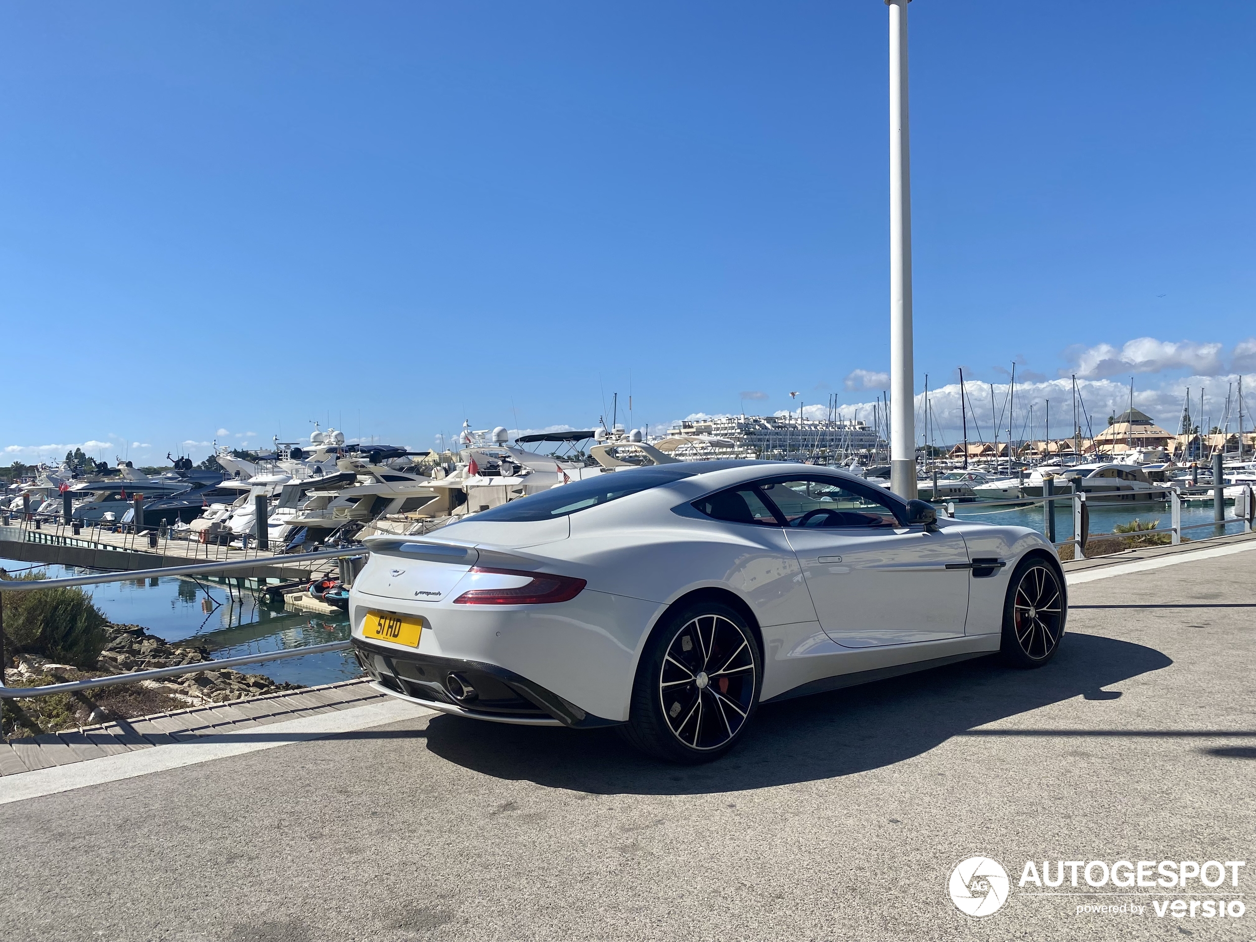 Aston Martin Vanquish 2015 Carbon White Edition - 20 August