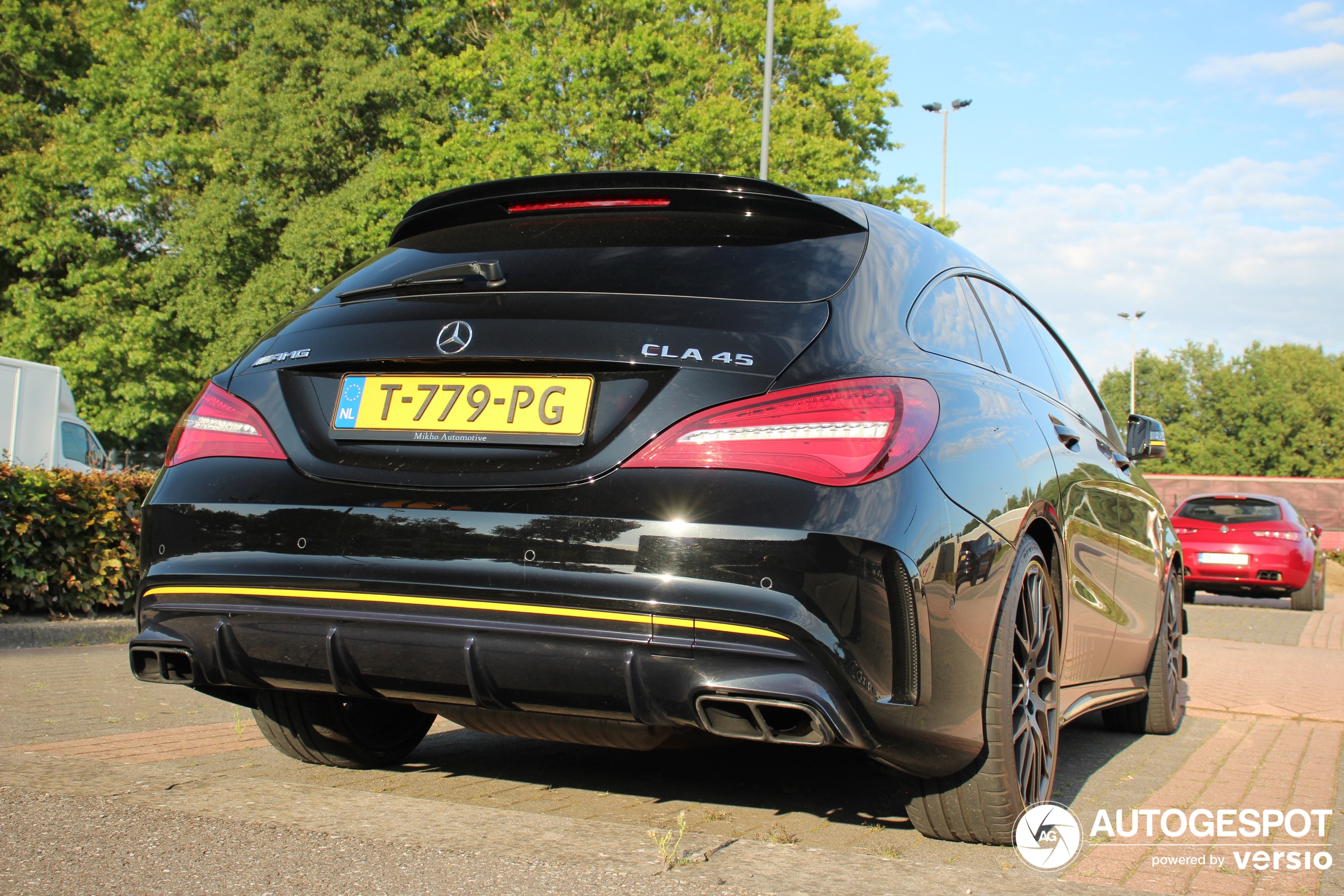 Mercedes-AMG CLA 45 Shooting Brake X117 Yellow Night Edition