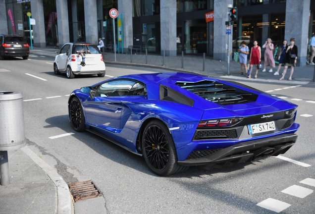 Lamborghini Aventador S LP740-4