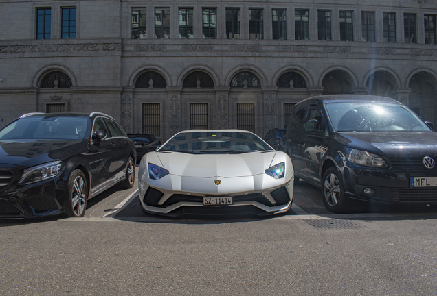 Lamborghini Aventador S LP740-4