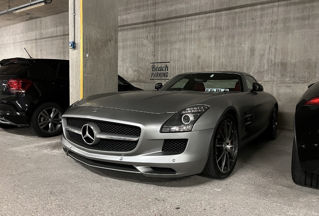 Mercedes-Benz SLS AMG