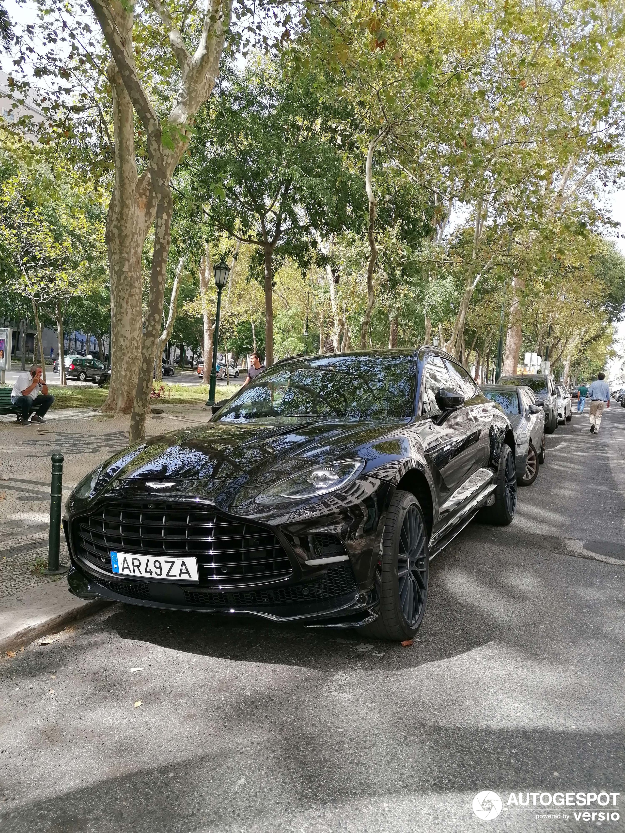 Aston Martin DBX707