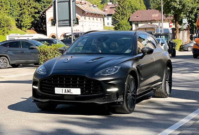 Aston Martin DBX707