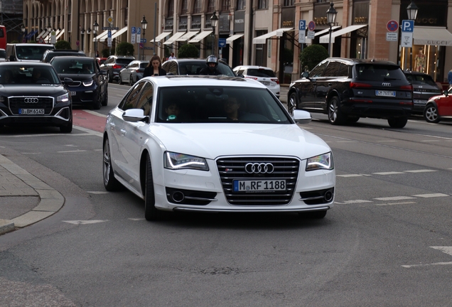 Audi S8 D4