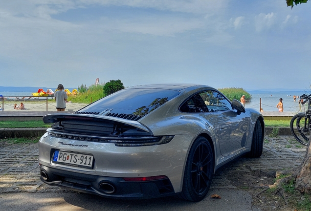 Porsche 992 Carrera 4 GTS