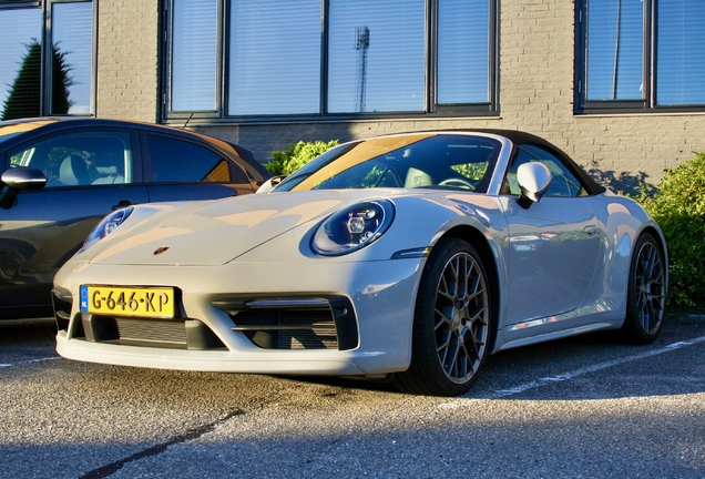 Porsche 992 Carrera 4S Cabriolet