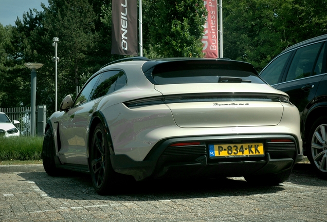 Porsche Taycan Turbo S Cross Turismo