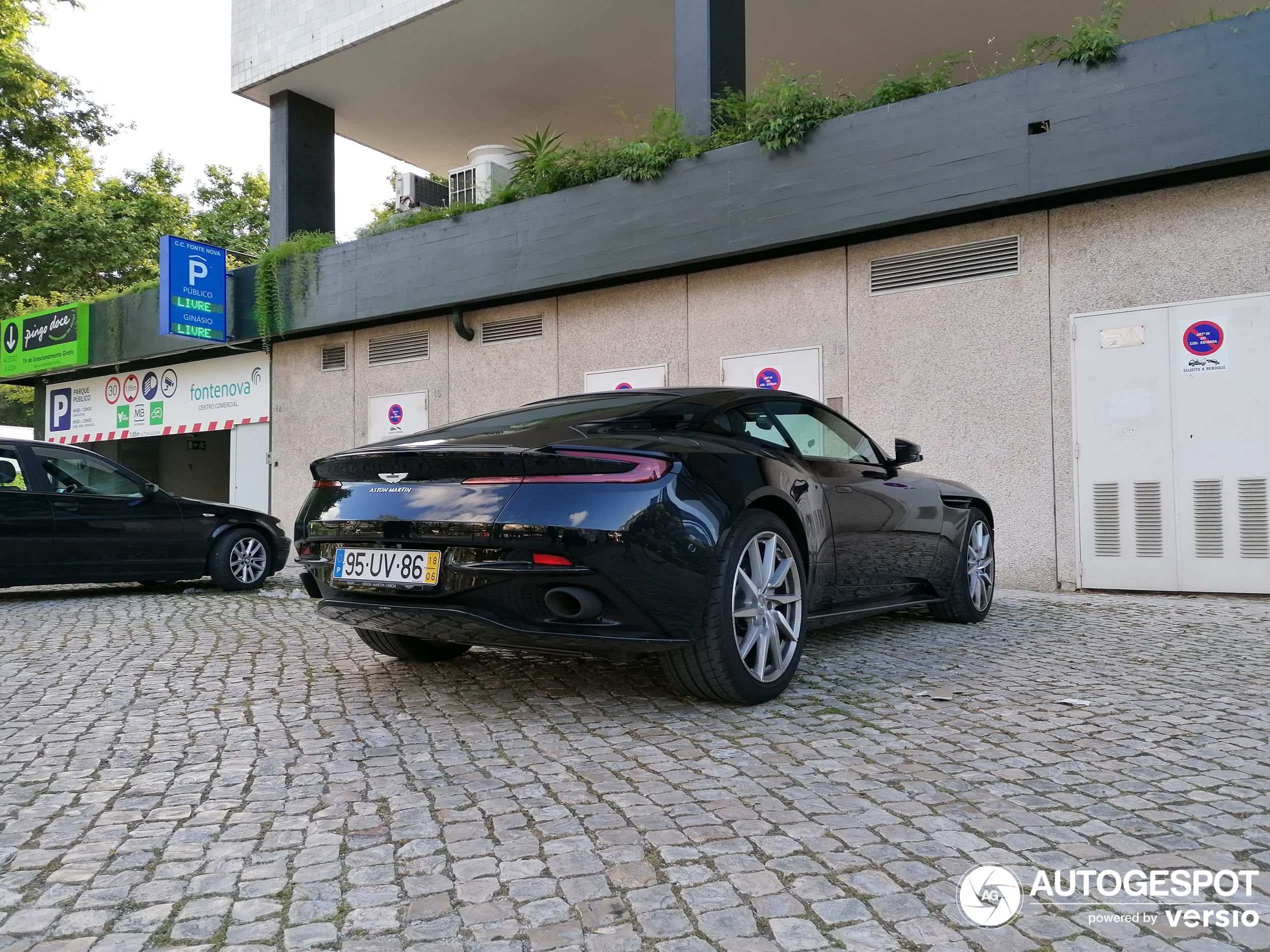 Aston Martin DB11 V8