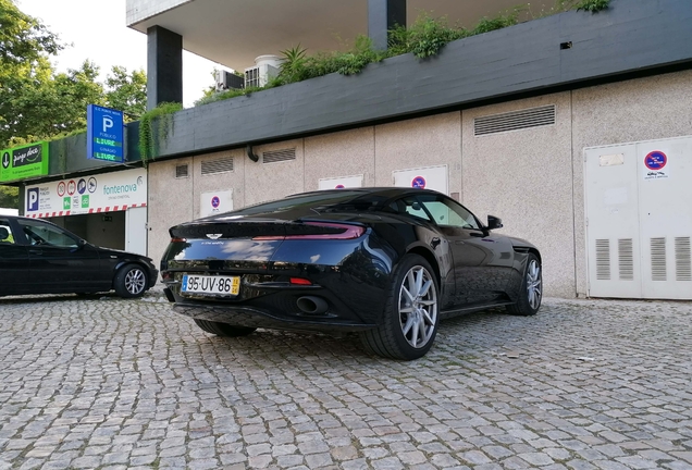 Aston Martin DB11 V8