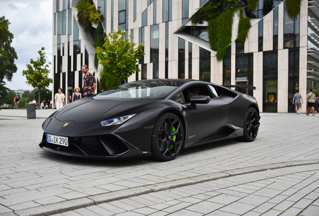 Lamborghini Huracán LP640-4 Performante