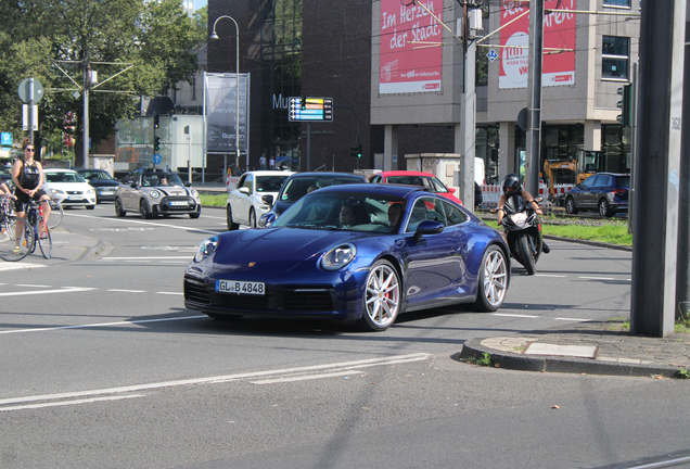 Porsche 992 Carrera 4S