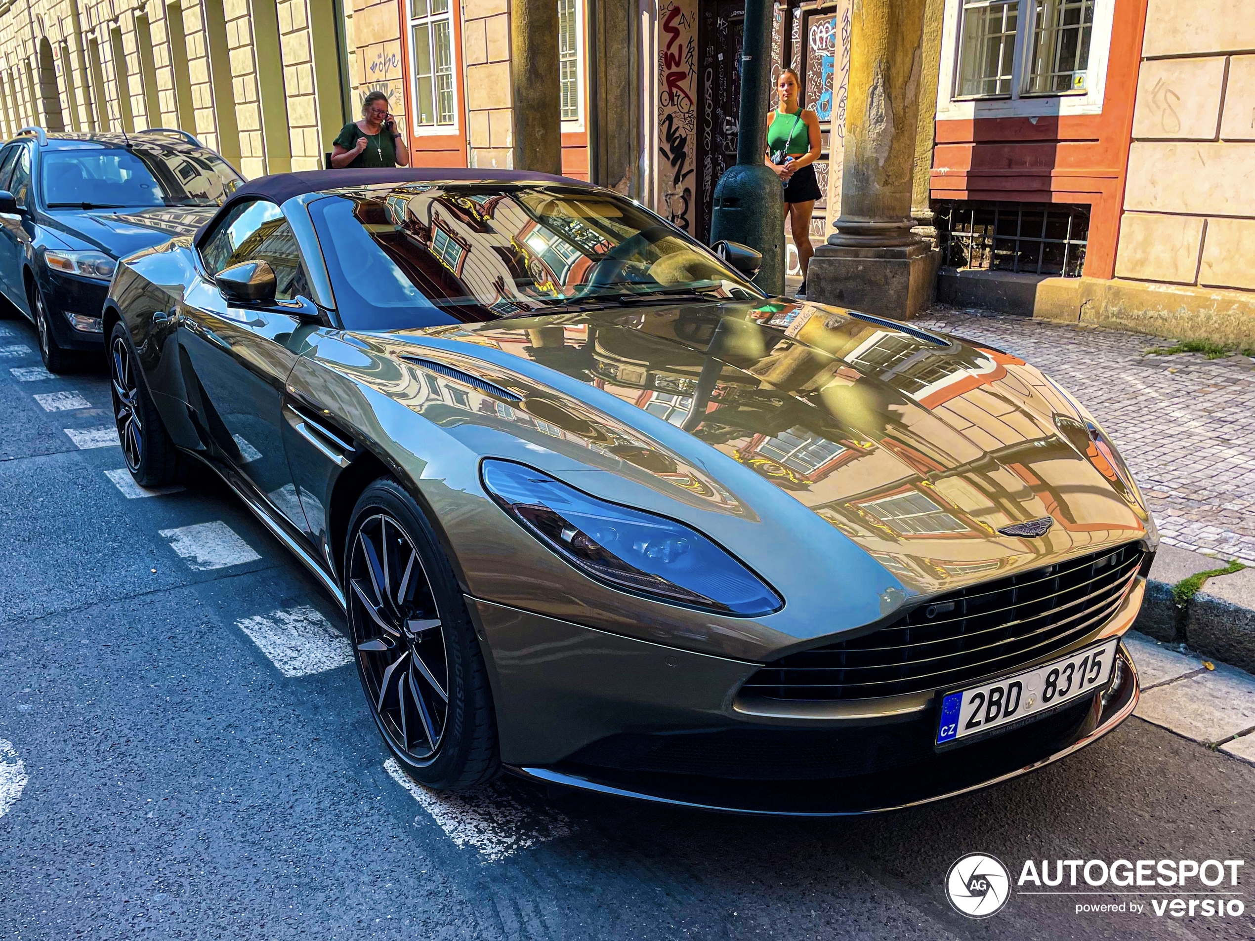 Aston Martin DB11 V8 Volante