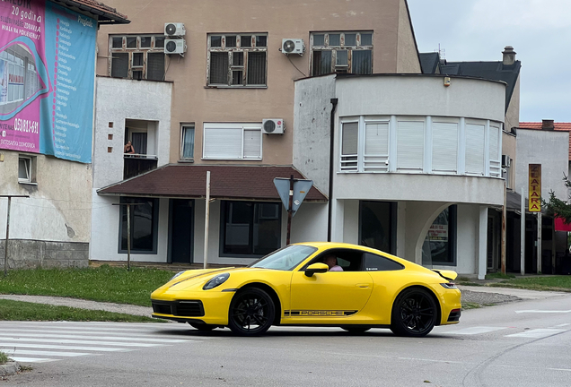 Porsche 992 Carrera 4S