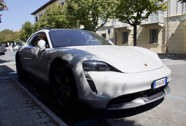 Porsche Taycan Turbo S Cross Turismo