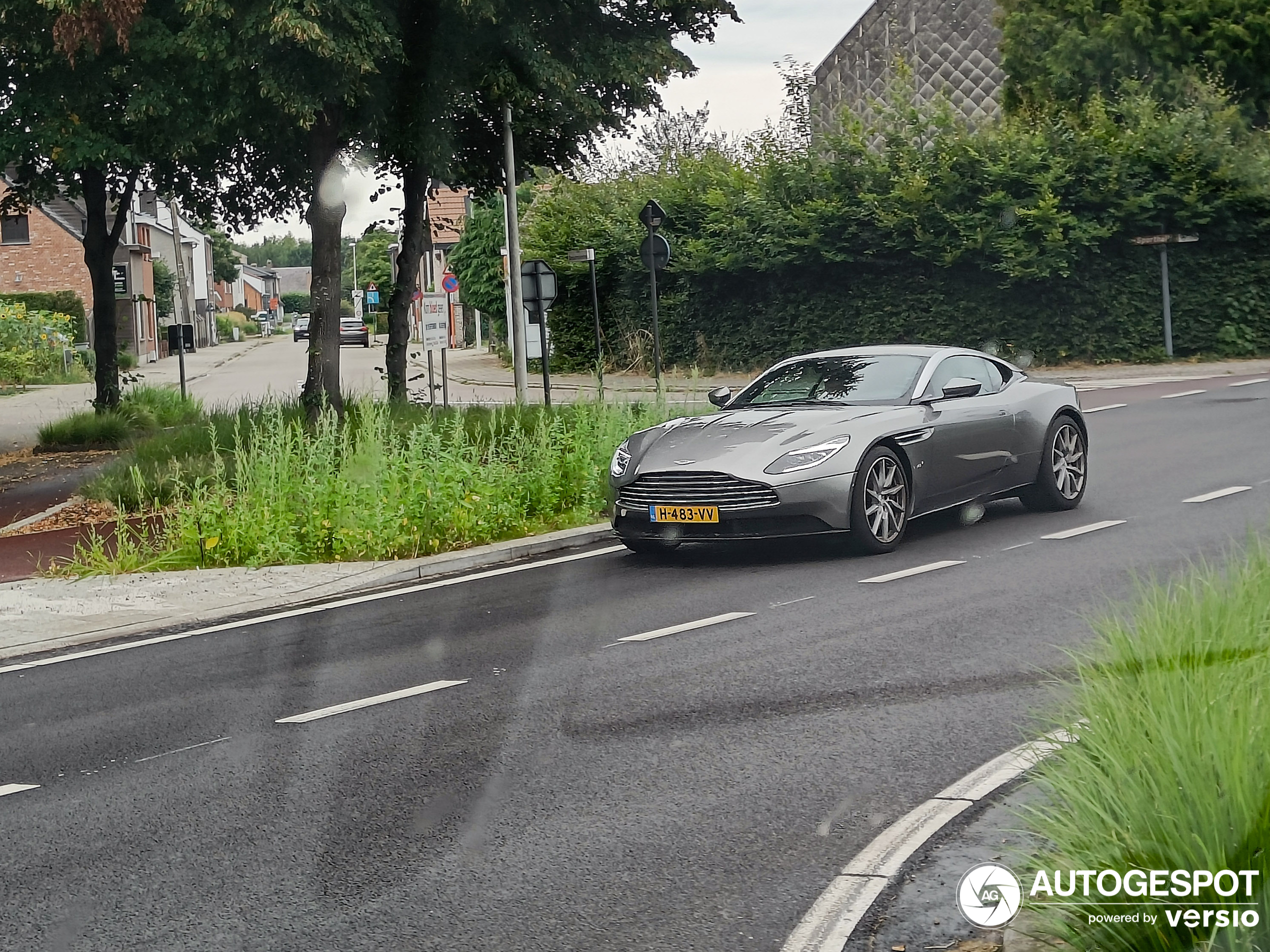 Aston Martin DB11