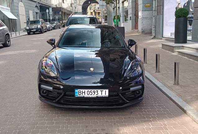 Porsche 971 Panamera Turbo