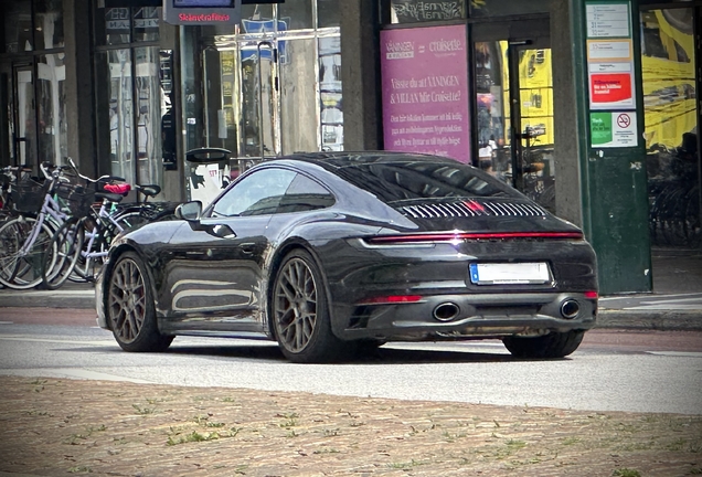 Porsche 992 Carrera 4S