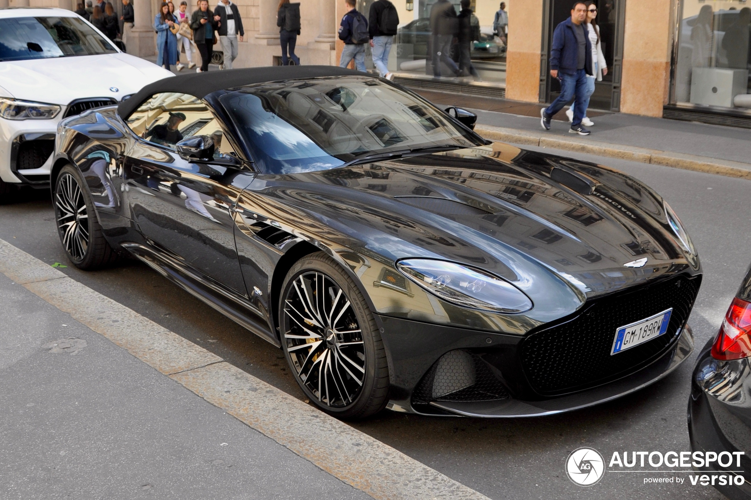 Aston Martin DBS Superleggera Volante